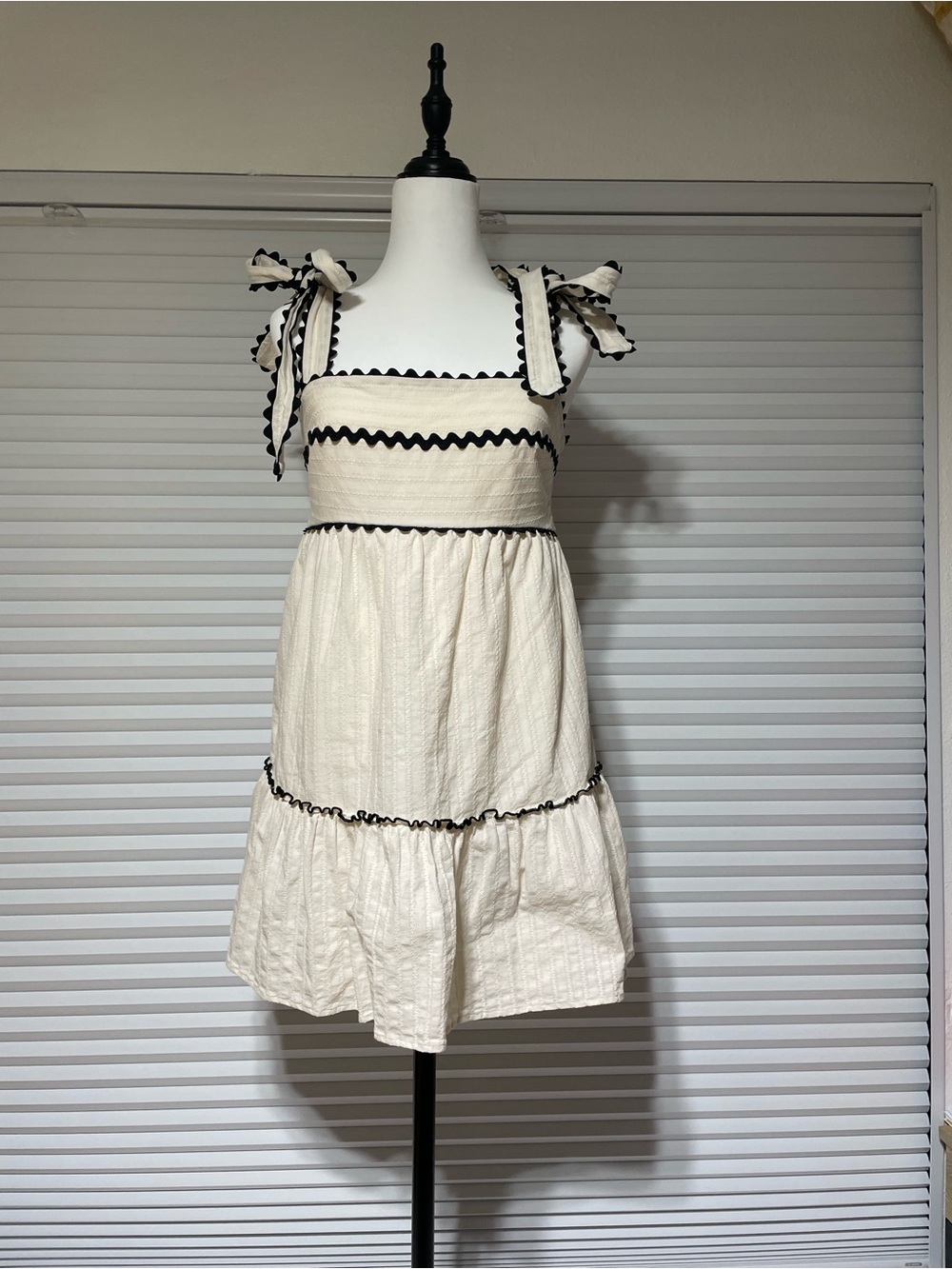 Francesca's Collections Cream Smocked Mini Skirt with Black Scallop Trim